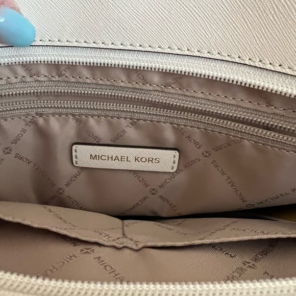MK Gilly Travel Tote - Picture 6 of 9